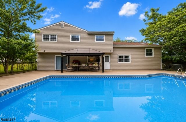 5 Cortland Dr, Franklin Twp., NJ 08873