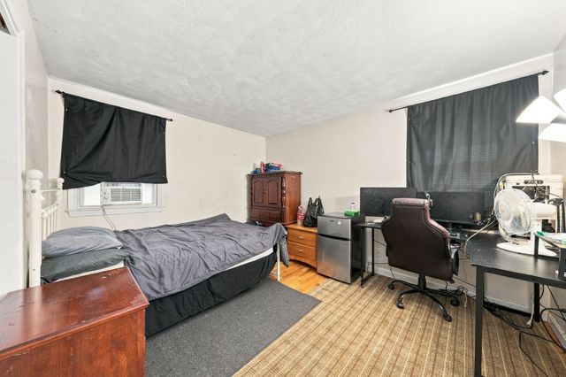 3320 County St, Somerset, MA 02726
