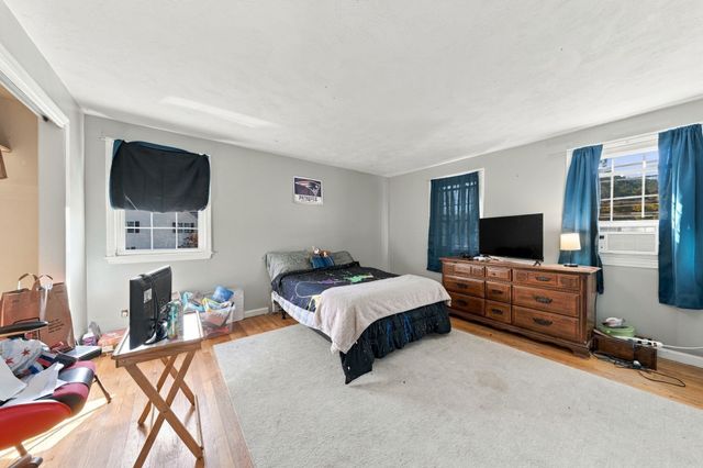 3320 County St, Somerset, MA 02726