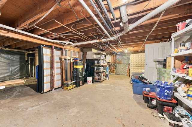 3320 County St, Somerset, MA 02726