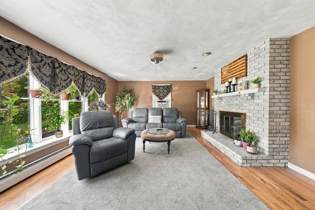 3320 County St, Somerset, MA 02726
