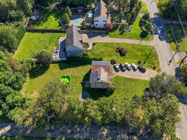 3320 County St, Somerset, MA 02726