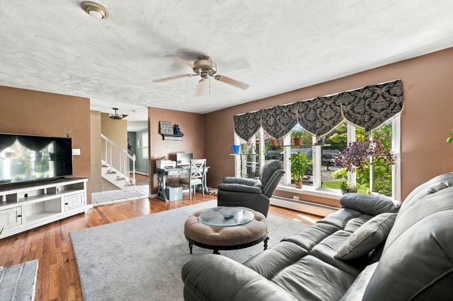 3320 County St, Somerset, MA 02726