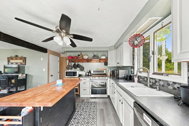 3320 County St, Somerset, MA 02726