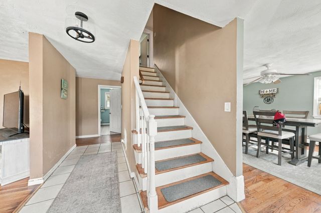 3320 County St, Somerset, MA 02726