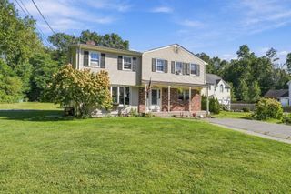 3320 County St, Somerset, MA 02726