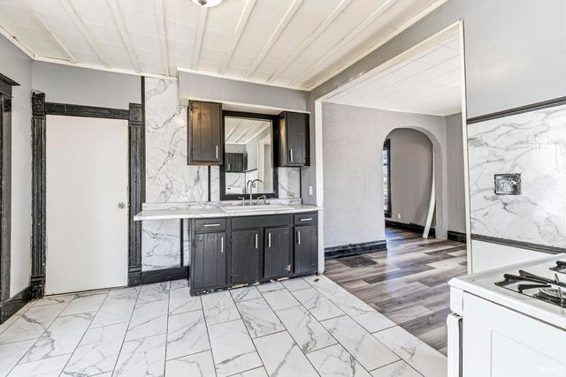 619 W Indiana Avenue, Elkhart, IN 46516