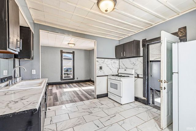 619 W Indiana Avenue, Elkhart, IN 46516