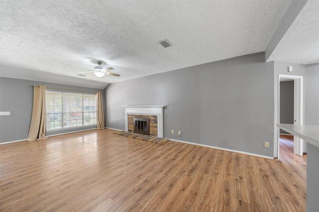 7 Rockridge Court, The Woodlands, TX 77381