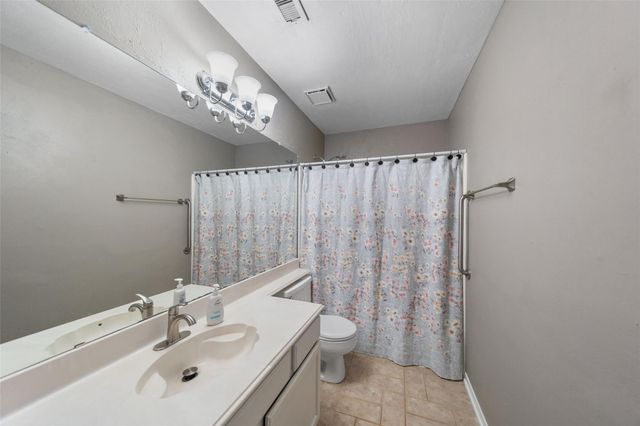 7 Rockridge Court, The Woodlands, TX 77381