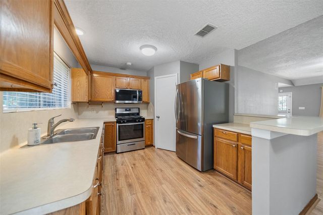 7 Rockridge Court, The Woodlands, TX 77381