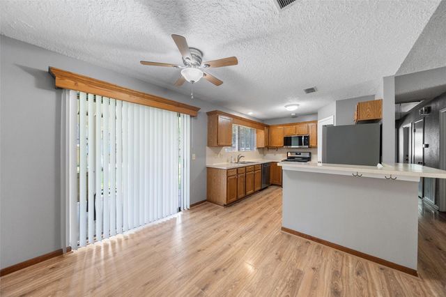 7 Rockridge Court, The Woodlands, TX 77381