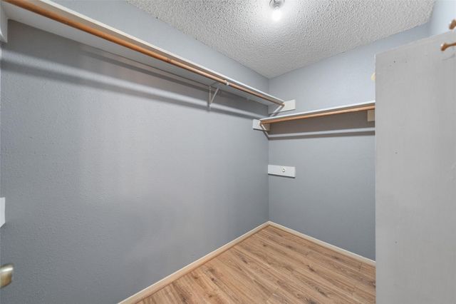 7 Rockridge Court, The Woodlands, TX 77381