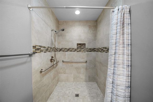 7 Rockridge Court, The Woodlands, TX 77381