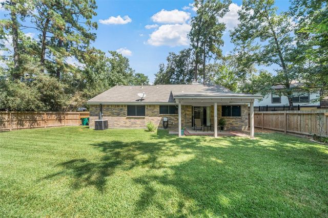 7 Rockridge Court, The Woodlands, TX 77381