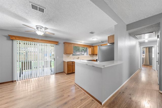 7 Rockridge Court, The Woodlands, TX 77381