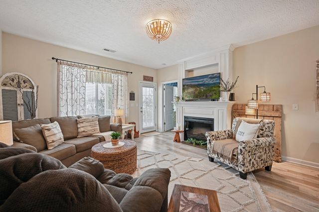 8099 Over Par Court, Burlington, KY 41005