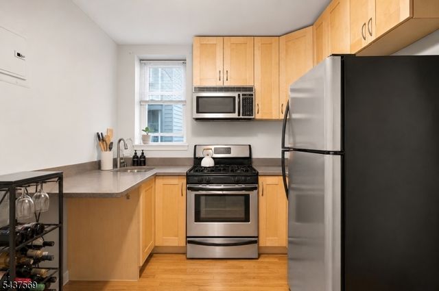 111 Mallory Ave, Jersey City, NJ 07304