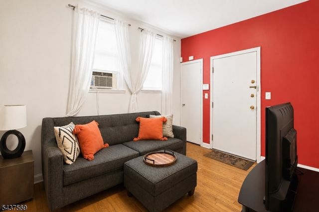 111 Mallory Ave, Jersey City, NJ 07304