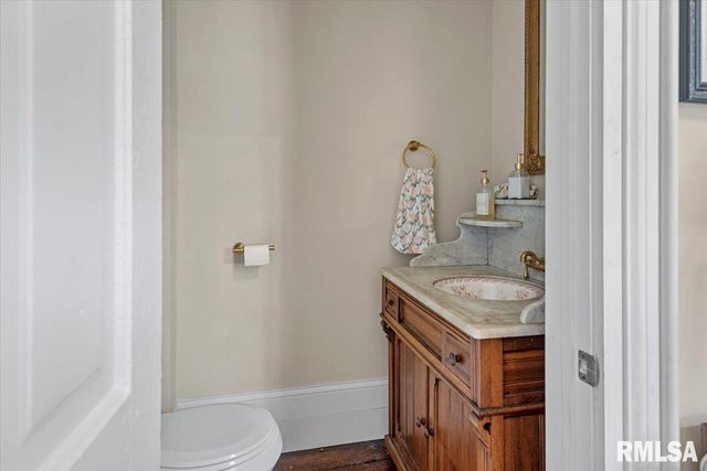 506 S DIAMOND Street, Jacksonville, IL 62650