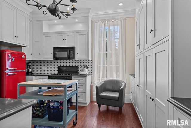 506 S DIAMOND Street, Jacksonville, IL 62650