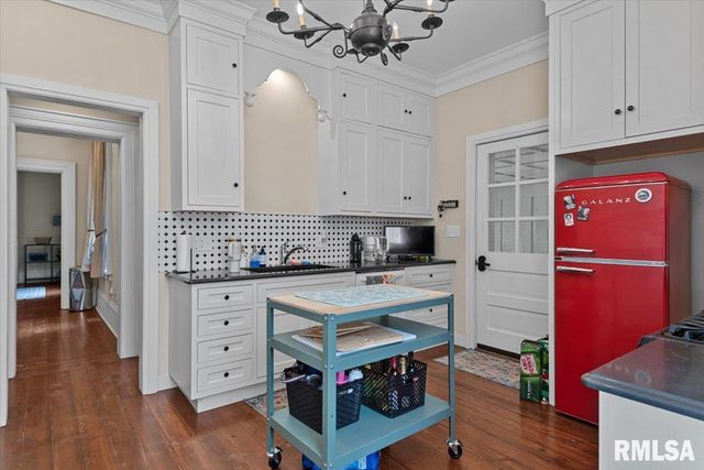 506 S DIAMOND Street, Jacksonville, IL 62650