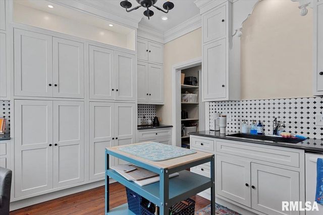 506 S DIAMOND Street, Jacksonville, IL 62650