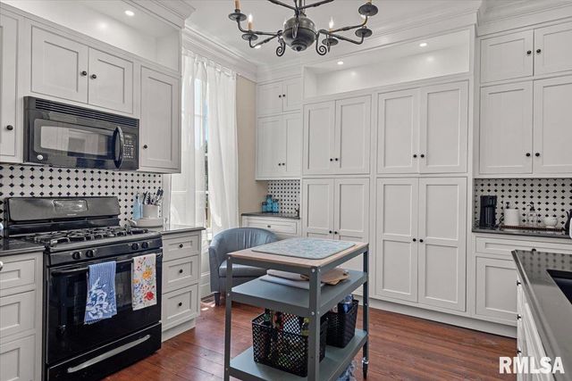 506 S DIAMOND Street, Jacksonville, IL 62650