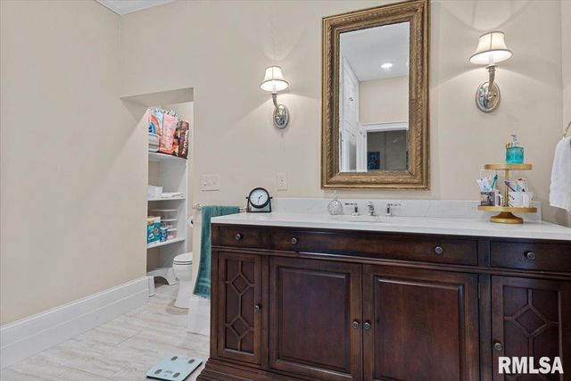 506 S DIAMOND Street, Jacksonville, IL 62650