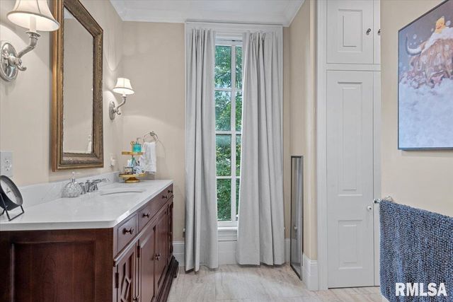 506 S DIAMOND Street, Jacksonville, IL 62650