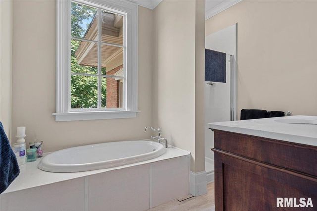 506 S DIAMOND Street, Jacksonville, IL 62650