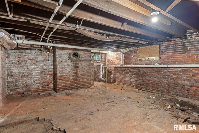 506 S DIAMOND Street, Jacksonville, IL 62650