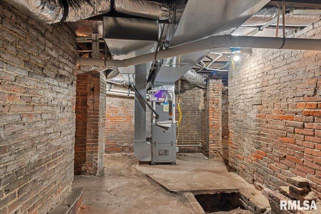 506 S DIAMOND Street, Jacksonville, IL 62650