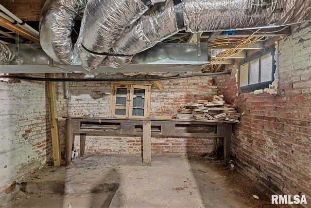 506 S DIAMOND Street, Jacksonville, IL 62650