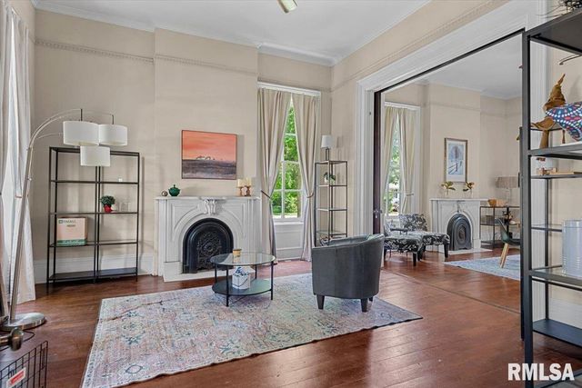 506 S DIAMOND Street, Jacksonville, IL 62650