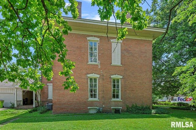 506 S DIAMOND Street, Jacksonville, IL 62650