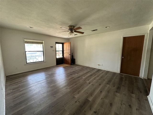 6700 Lakeside Drive, Lake Worth, TX 76135