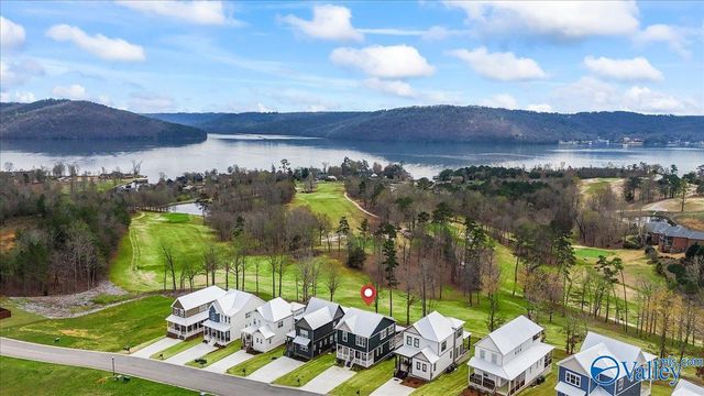 402 Whistling Straits Way, Guntersville, AL 35976