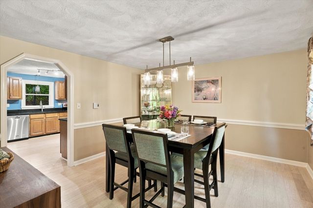 8 Montclair Ave, Andover, MA 01810
