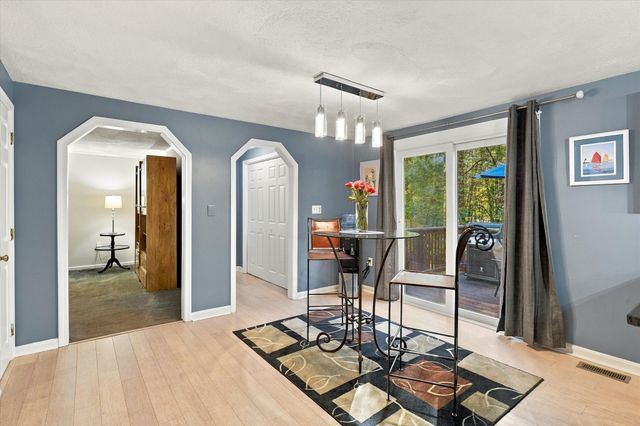 8 Montclair Ave, Andover, MA 01810