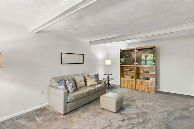 8 Montclair Ave, Andover, MA 01810
