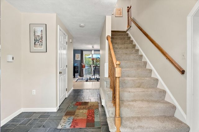 8 Montclair Ave, Andover, MA 01810