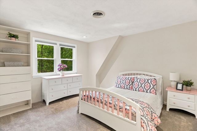 8 Montclair Ave, Andover, MA 01810