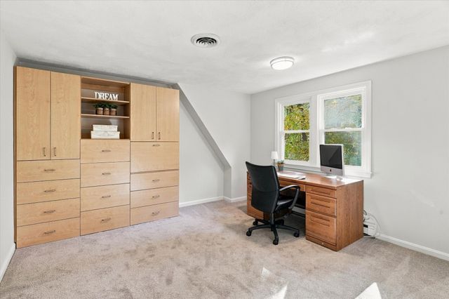 8 Montclair Ave, Andover, MA 01810