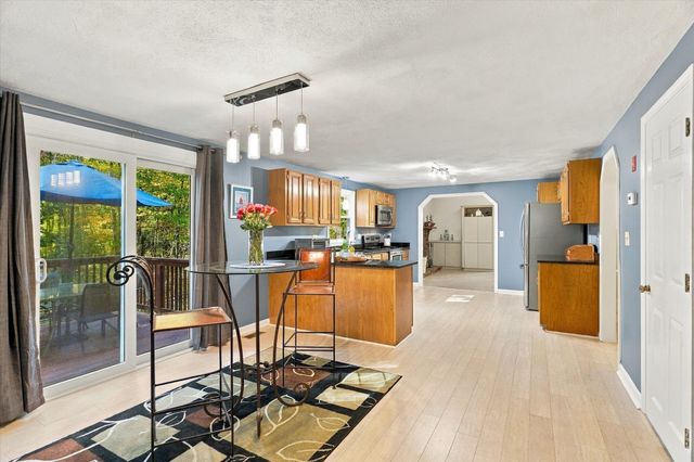 8 Montclair Ave, Andover, MA 01810