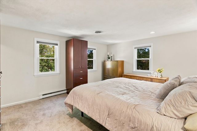 8 Montclair Ave, Andover, MA 01810