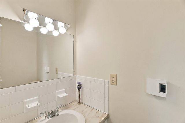 8 Montclair Ave, Andover, MA 01810