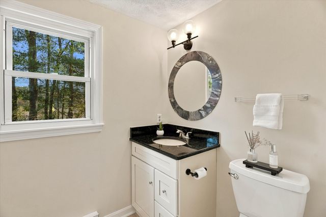 8 Montclair Ave, Andover, MA 01810