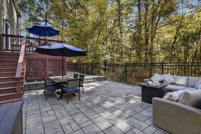 8 Montclair Ave, Andover, MA 01810