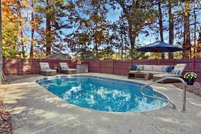 8 Montclair Ave, Andover, MA 01810
